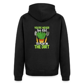 Du bist nie zu alt, um im Dreck zu spielen - Unisex Premium Bio Zip Hoodie - Schwarz - Hinten - Nico (187cm)