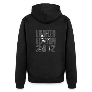 Limited Edition 2012 Limited Edition Cricket - Unisex Premium Bio Zip Hoodie - Schwarz - Hinten - Nico (187cm)