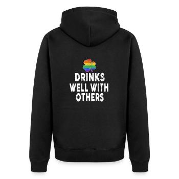 Drinks Well With Others LGBT Gay St Patricks Day - Unisex Premium Bio Zip Hoodie - Schwarz - Hinten - Nico (187cm)