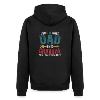 Ich habe zwei Titel, Papa und Opa, und ich rocke sie - Unisex Premium Bio Zip Hoodie - Schwarz - Hinten - Nico (187cm)