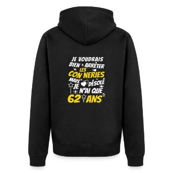 conneries 62 ans / humour anniversaire 62 ans - Veste à capuche bio Premium Unisexe - noir - Dos - Nico (187cm)