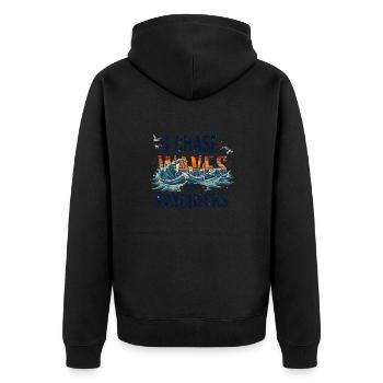 I Chase Waves Not Paychecks – Surfen & Freiheit - Unisex Premium Bio Zip Hoodie - Schwarz - Hinten - Nico (187cm)