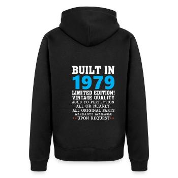 Erbaut im Jahre 1979 - Built in 1979 - Unisex Premium Bio Zip Hoodie - Schwarz - Hinten - Nico (187cm)