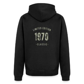 1970 Klassiker - Unisex Premium Bio Zip Hoodie - Schwarz - Hinten - Nico (187cm)