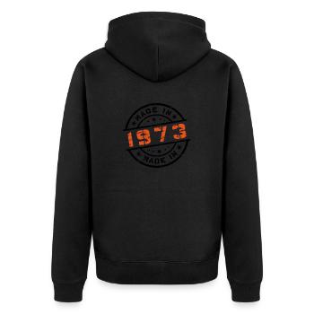 Geburtsjahr Geburtstag Born In - Made in 1973 - Unisex Premium Bio Zip Hoodie - Schwarz - Hinten - Nico (187cm)