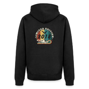 Jahrgang 2019 Retro - Bestseller - Unisex Premium Bio Zip Hoodie - Schwarz - Hinten - Nico (187cm)