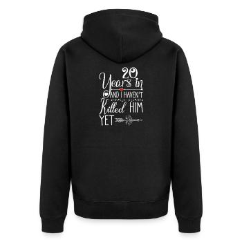 Nach 20 Jahren habe ich ihn noch nicht getötet. - Unisex Premium Bio Zip Hoodie - Schwarz - Hinten - Nico (187cm)