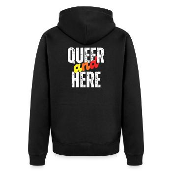 Mutiges queeres und stolzes Typografie-Design - Unisex Premium Bio Zip Hoodie - Schwarz - Hinten - Nico (187cm)