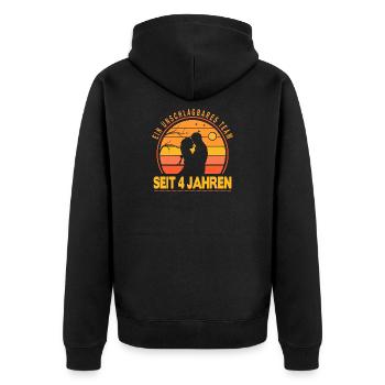 4 Jahre Beziehung Geschenk Partner Ehemann Ehefrau - Unisex Premium Bio Zip Hoodie - Schwarz - Hinten - Nico (187cm)