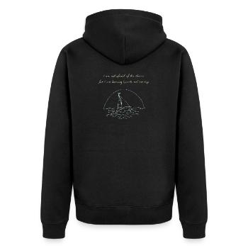 I am not afraid of the storms (mit Segelboot) - Unisex Premium Bio Zip Hoodie - Schwarz - Hinten - Nico (187cm)