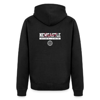 Newcastle England Koordinaten Reise Souvenir - Unisex Premium Bio Zip Hoodie - Schwarz - Hinten - Nico (187cm)