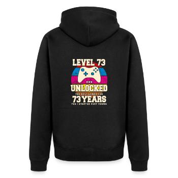 Original 1951 73 Jahre alt Level 73 Freischalten - Unisex Premium Bio Zip Hoodie - Schwarz - Hinten - Nico (187cm)