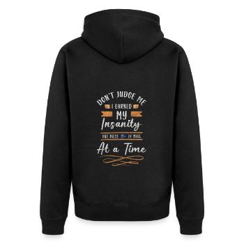 Postbote Pakete Post Paketzusteller - Unisex Premium Bio Zip Hoodie - Schwarz - Hinten - Nico (187cm)