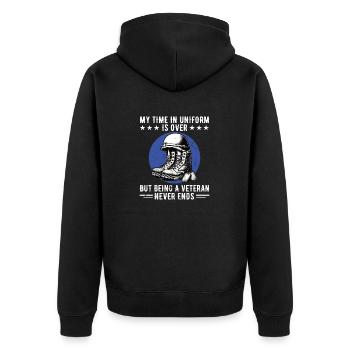 Meine Zeit in Uniform ist vorbei, aber ein Veteran zu sein, Nev - Unisex Premium Bio Zip Hoodie - Schwarz - Hinten - Nico (187cm)