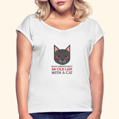 Never underestimate an old lady with cat - T-shirt à manches retroussées Femme
