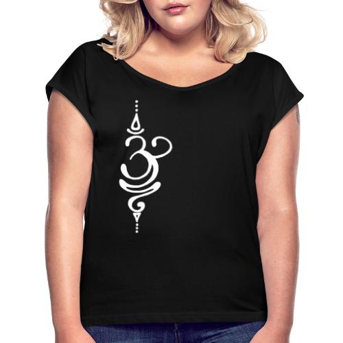 om tatoo white - Women's T-Shirt with rolled up sleeves