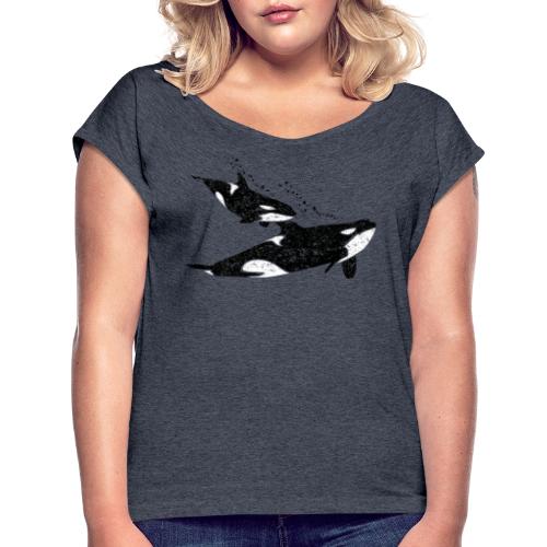 Orca Wal mit Orca-Baby - Frauen T-Shirt mit gerollten Ärmeln