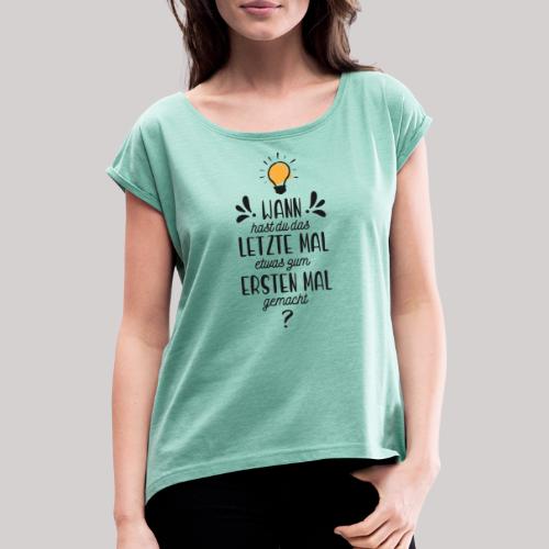 Das letzte erste Mal Schriftzug DUNKEL - Frauen T-Shirt mit gerollten Ärmeln