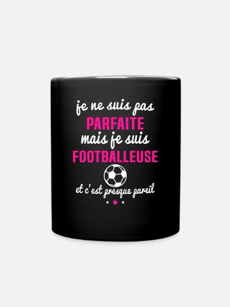je ne suis pas parfaite mais je suis footballeuse - Mug uni - noir