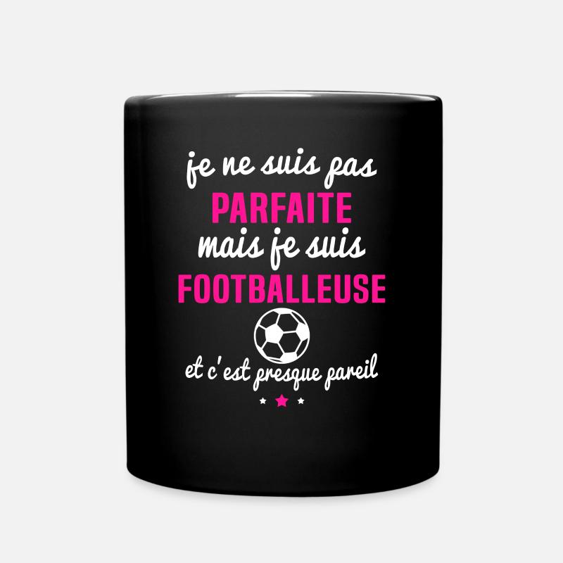 je ne suis pas parfaite mais je suis footballeuse - Mug uni - noir
