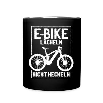 E-Bike Rentner lächeln hecheln - Tasse einfarbig - Schwarz - Vorne