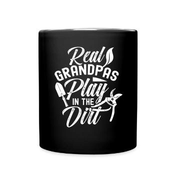 Les vrais grands-pères jouent au jardinage dans la terre - Mug uni - noir - Devant