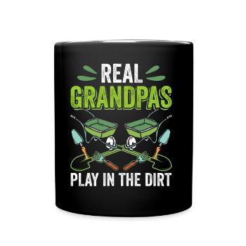 Les vrais grands-pères jouent au jardinage dans la terre - Mug uni - noir - Devant