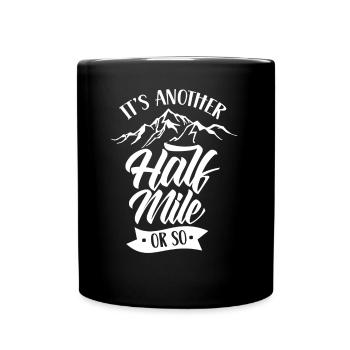 Es Ist Noch Eine Halbe Meile Oder So Wanderung - Tasse einfarbig - Schwarz - Vorne