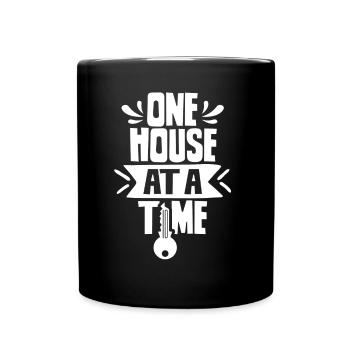 Ein Haus Nach Dem Anderen Immobilienmakler Häuser - Tasse einfarbig - Schwarz - Vorne