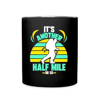 Es Ist Noch Eine Halbe Meile Oder So Wanderung - Tasse einfarbig - Schwarz - Vorne