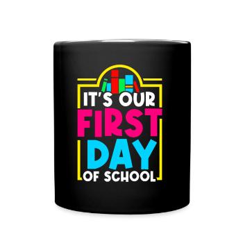 Es Ist Unser Erster Schultag Schulstart Schule - Tasse einfarbig - Schwarz - Vorne