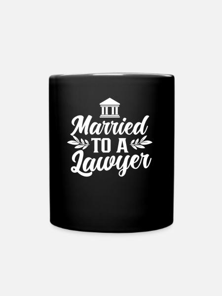 Verheiratet Mit Einem Anwalt Jurist Rechtsanwalt - Tasse einfarbig - Schwarz