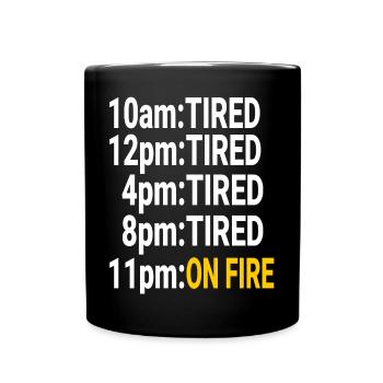 Fatigué toute la journée mais la nuit en feu - Mug uni - noir - Devant