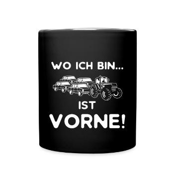 wo ich bin ist vorne_Traktor.png - Tasse einfarbig - Schwarz - Vorne