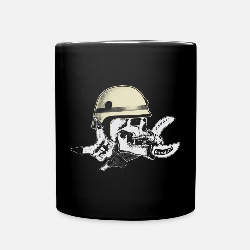 Feuerwehr und Rettungsdienst Skull - Tasse einfarbig - Schwarz