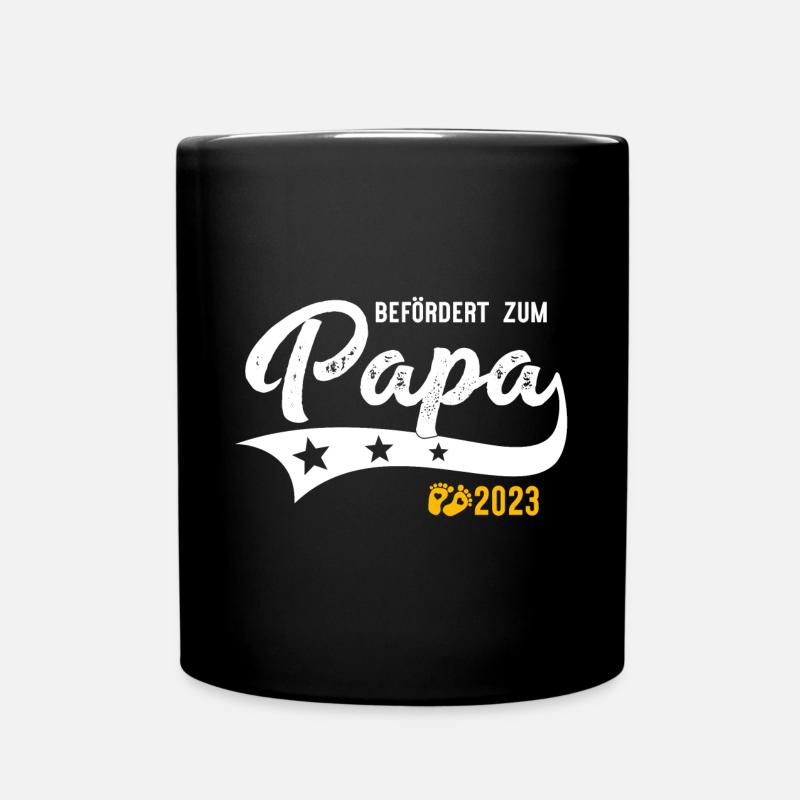 Befördert zum Papa 2023 Babyfüße - Tasse einfarbig - Schwarz