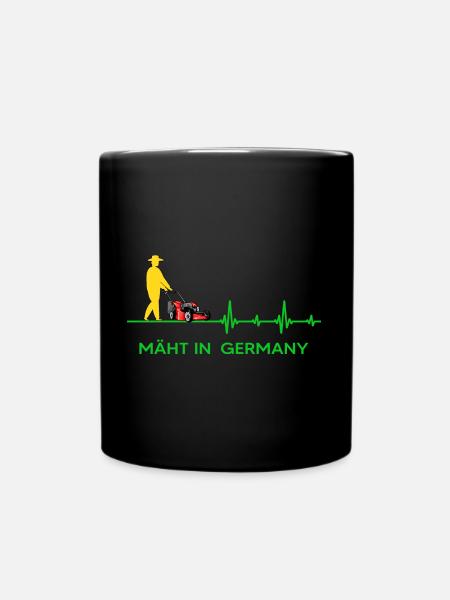 gärtner mäht rasen in germany gartenarbeit garten - Tasse einfarbig - Schwarz