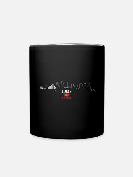 Ligne d’horizon de Lisbonne avec drapeau - Mug uni - noir