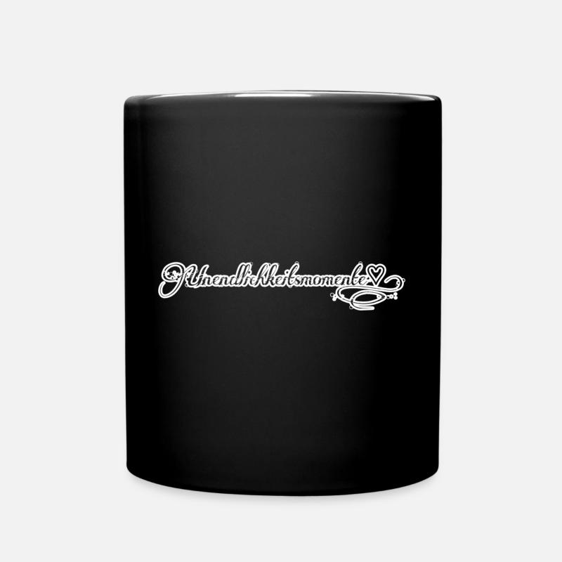 Lebensbaum umarmt Naturkreise - Tasse einfarbig - Schwarz