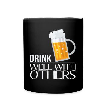 Drink well with others - Tasse einfarbig - Schwarz - Vorne