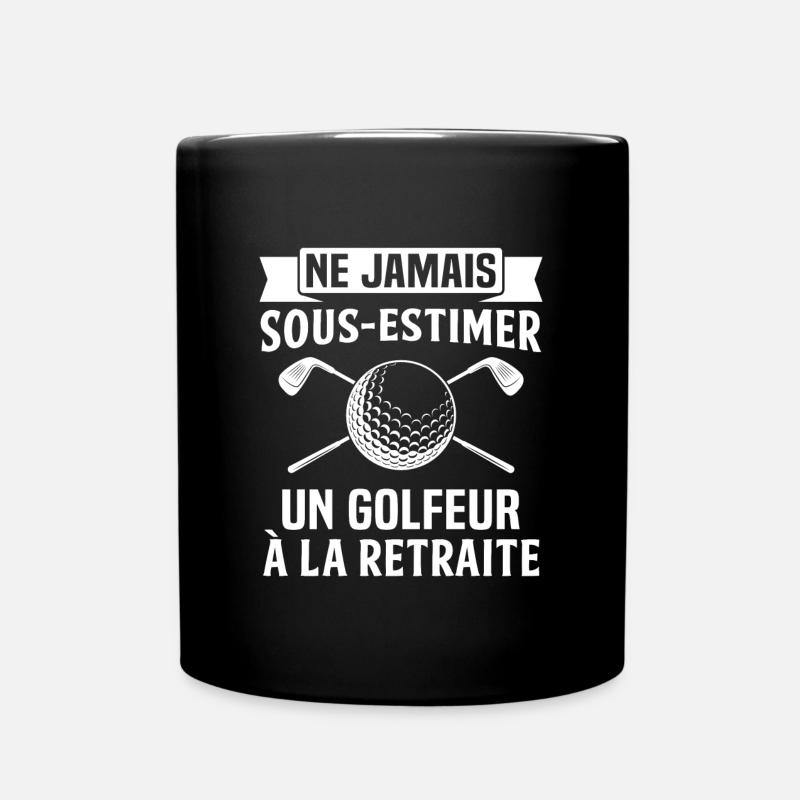 Ne jamais sous estimer un golfeur à la retraite - Mug uni - noir