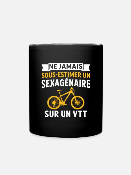 ne jamais sous estimer un sexagénaire sur un vtt - Mug uni - noir