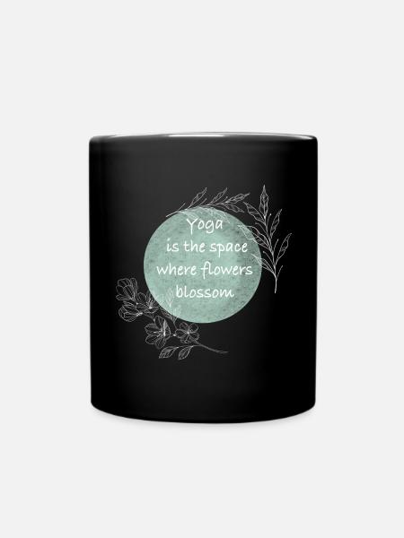 Yoga Raum Blumenblüte - Tasse einfarbig - Schwarz