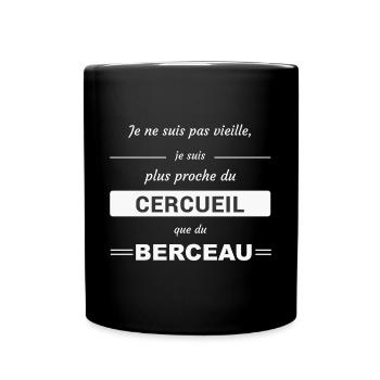 Pas vieille plus proche du cercueil que du berceau - Mug uni - noir - Devant