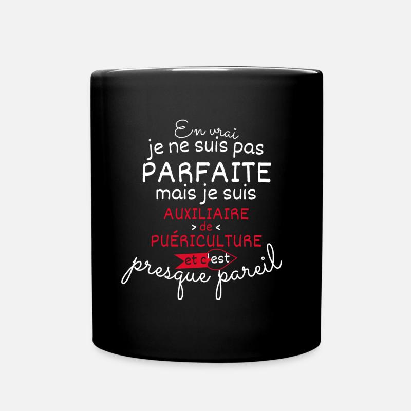 Pas parfaite mais auxiliaire de puériculture - Mug uni - noir
