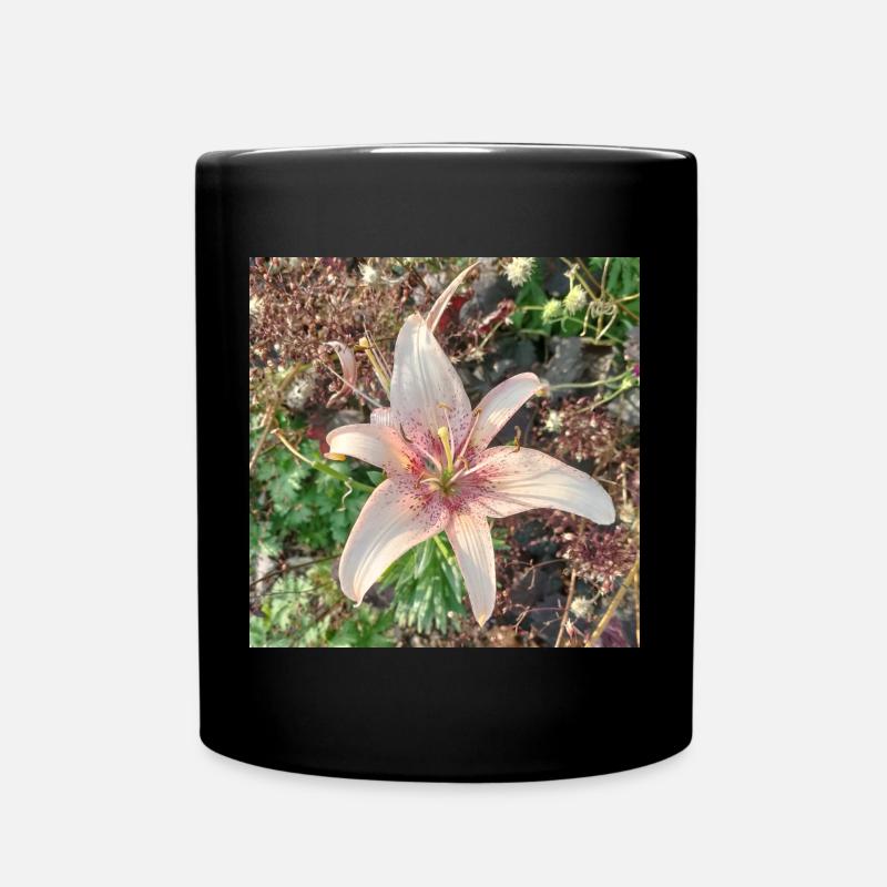 Douces fleurs de lys roses - Mug uni - noir