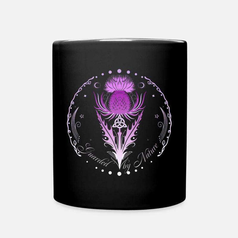 Distel mit Triquetra Guarded by Nature - Tasse einfarbig - Schwarz