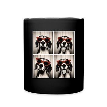 Photobooth Beagle avec lunettes de soleil rouges - Mug uni - noir - Devant