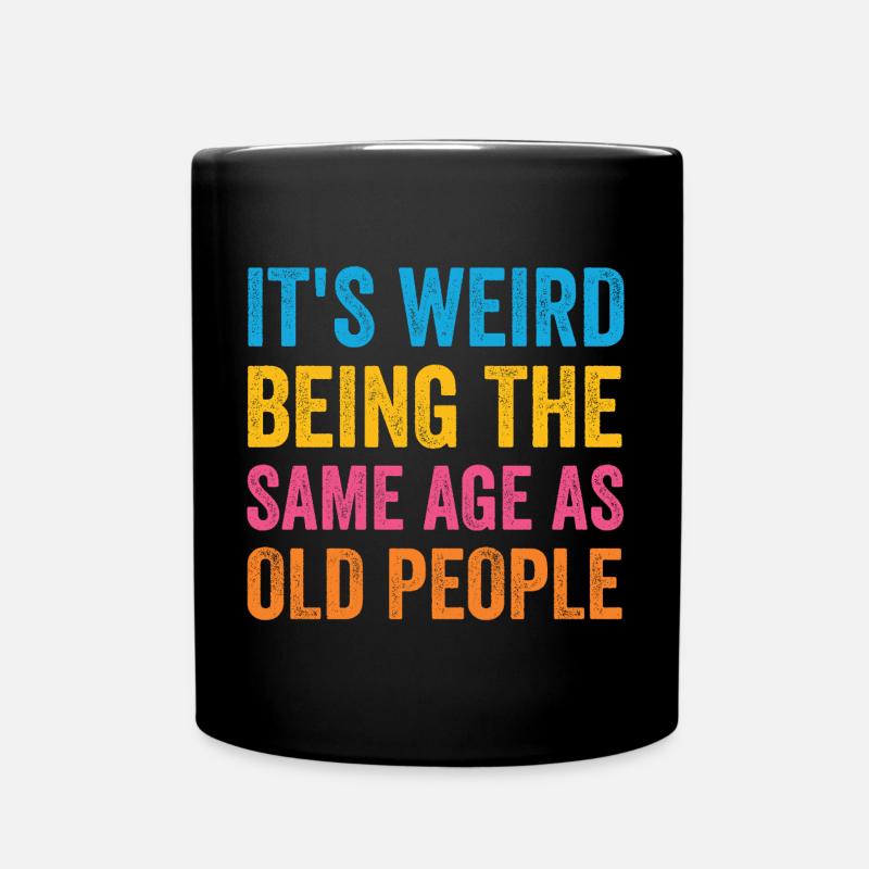 C’est bizarre d’avoir le même âge que les personnes âgées rétro - Mug uni - noir