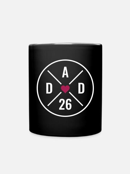 Dad 26 Herz Baby Vater Vatertag Geschenk Papa 2026 - Tasse einfarbig - Schwarz